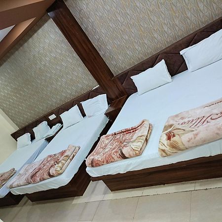 Green Leaf Hotel อุจเจน ภายนอก รูปภาพ