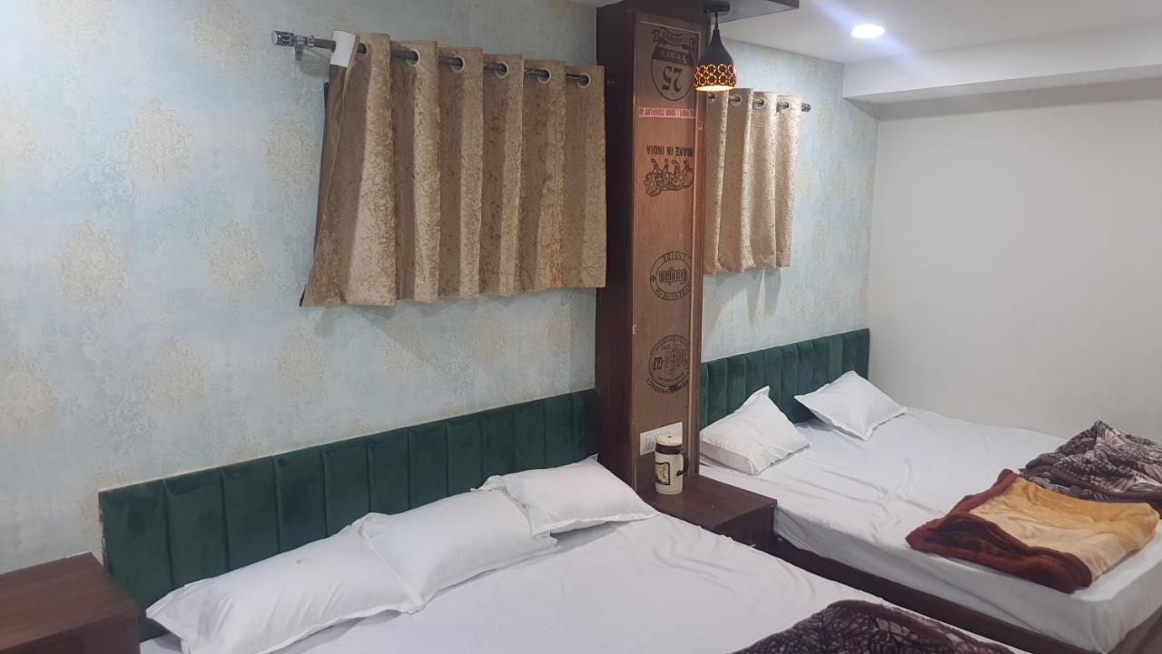 Green Leaf Hotel อุจเจน ภายนอก รูปภาพ