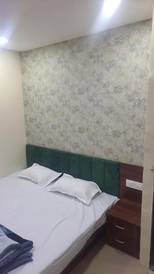 Green Leaf Hotel อุจเจน ภายนอก รูปภาพ