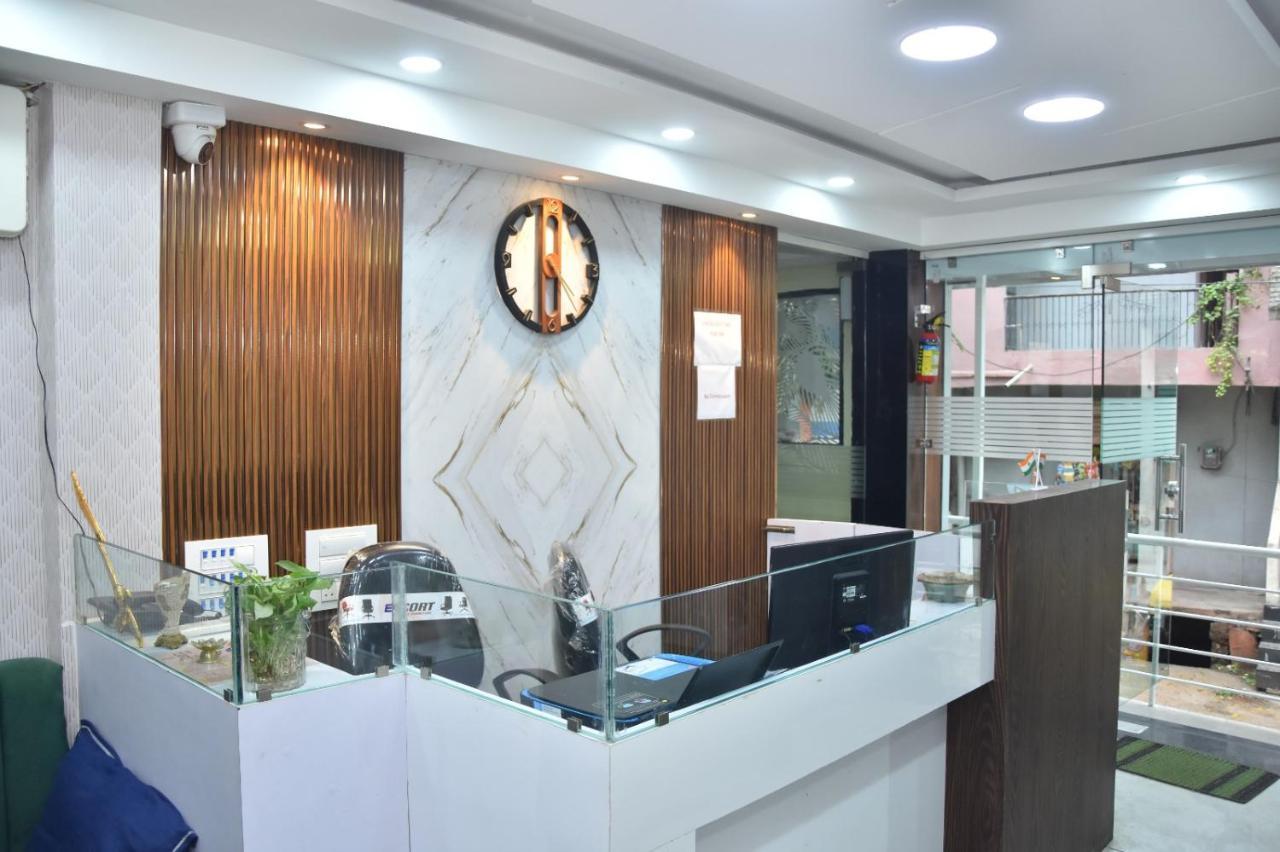 Green Leaf Hotel อุจเจน ภายนอก รูปภาพ