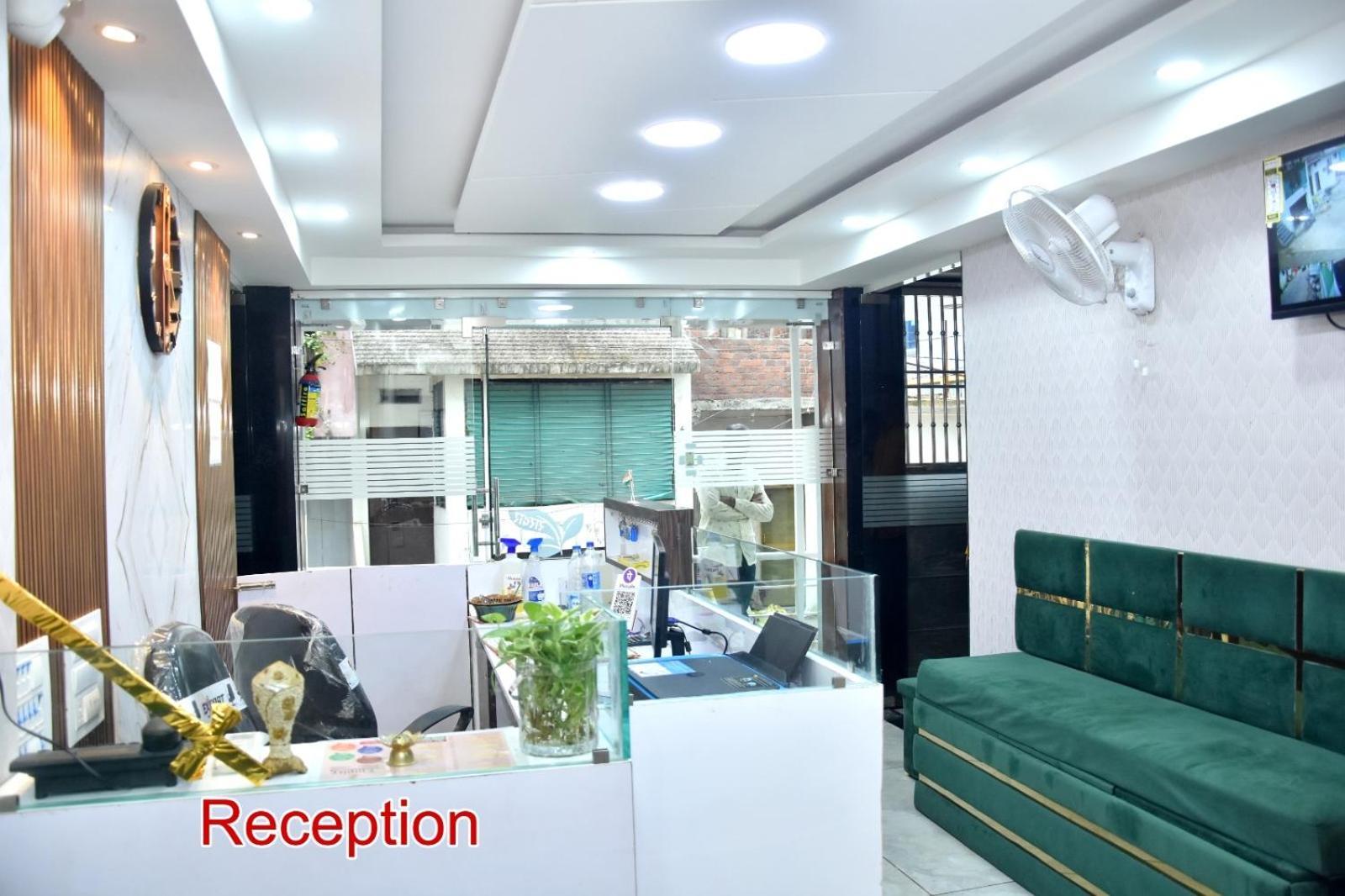 Green Leaf Hotel อุจเจน ภายนอก รูปภาพ