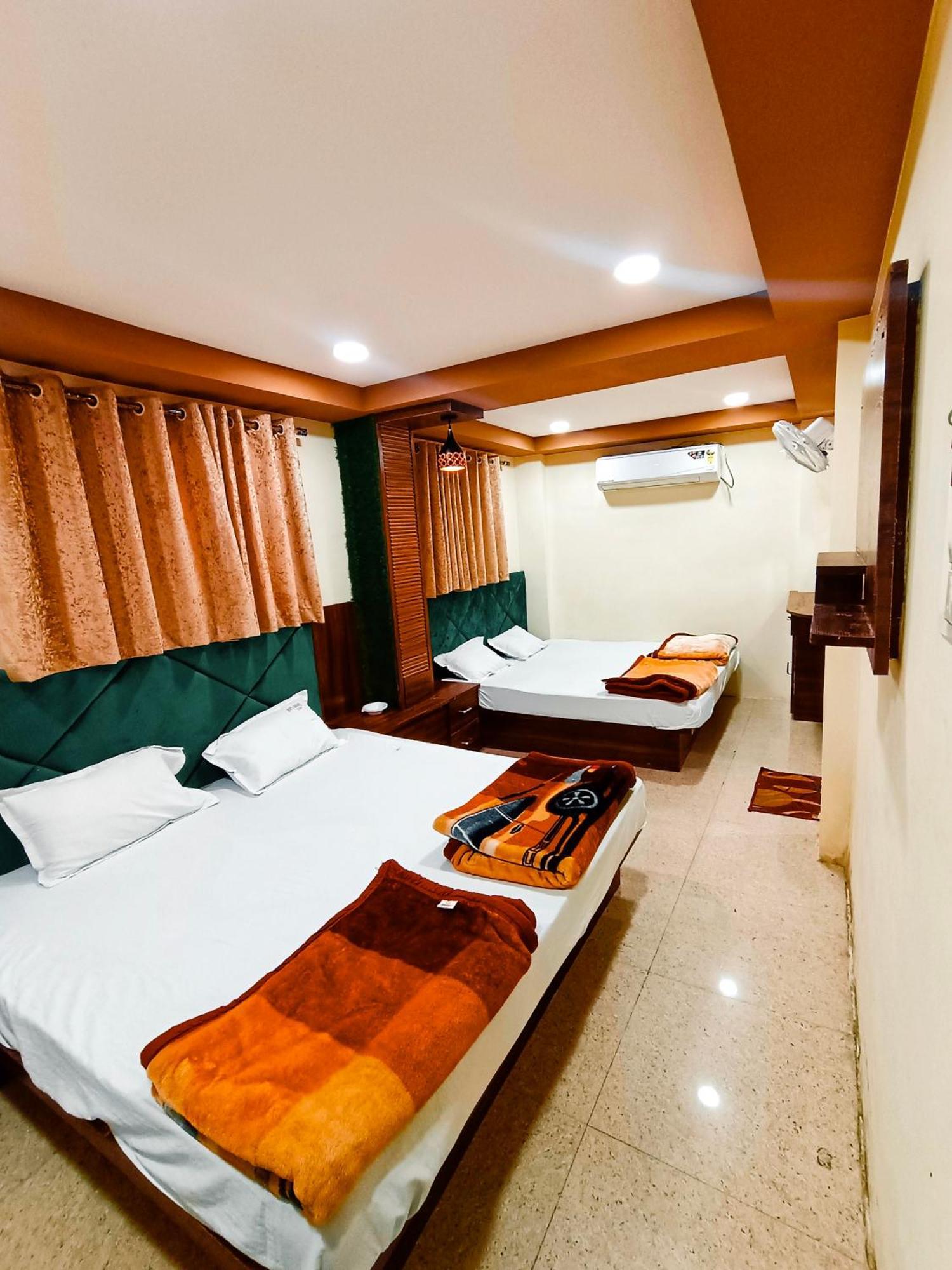 Green Leaf Hotel อุจเจน ภายนอก รูปภาพ