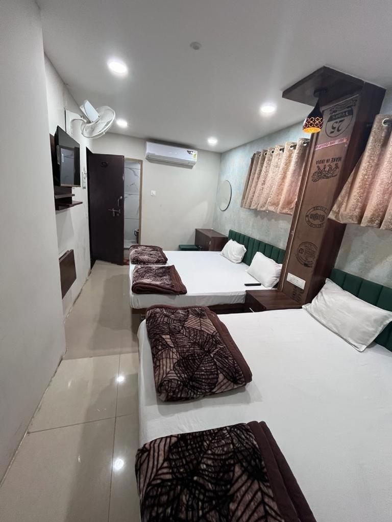 Green Leaf Hotel อุจเจน ภายนอก รูปภาพ