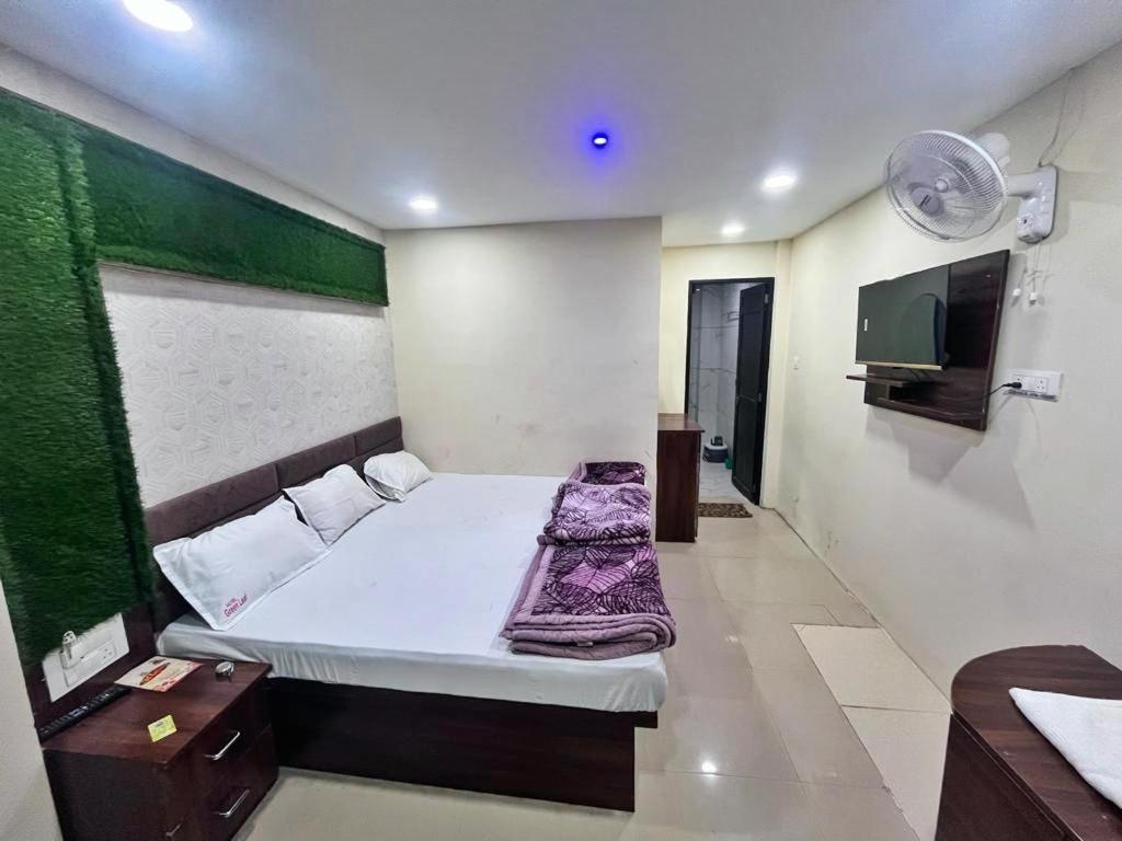 Green Leaf Hotel อุจเจน ภายนอก รูปภาพ