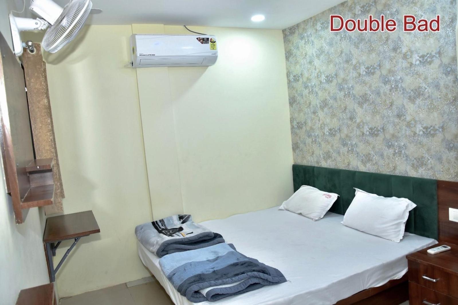 Green Leaf Hotel อุจเจน ภายนอก รูปภาพ