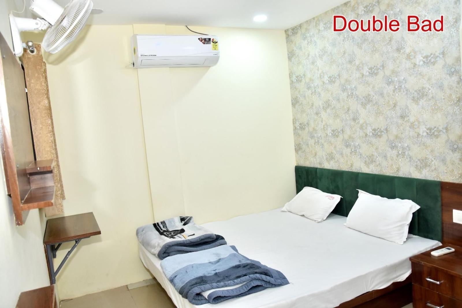 Green Leaf Hotel อุจเจน ภายนอก รูปภาพ