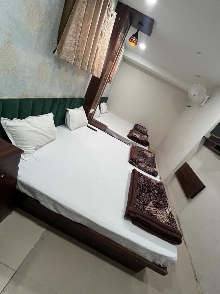 Green Leaf Hotel อุจเจน ภายนอก รูปภาพ