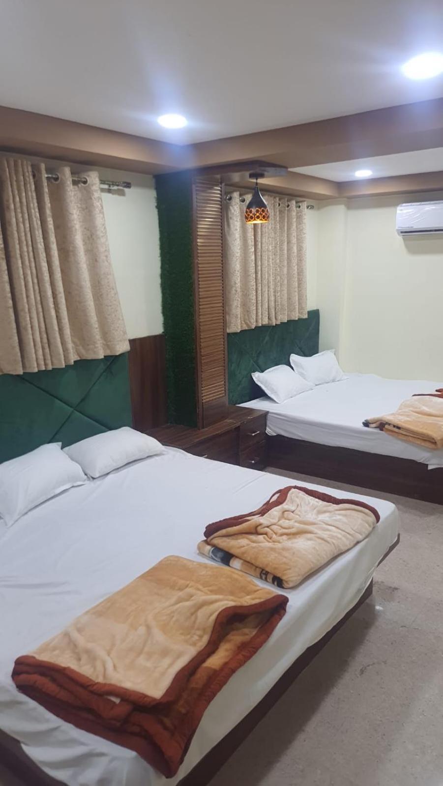 Green Leaf Hotel อุจเจน ภายนอก รูปภาพ