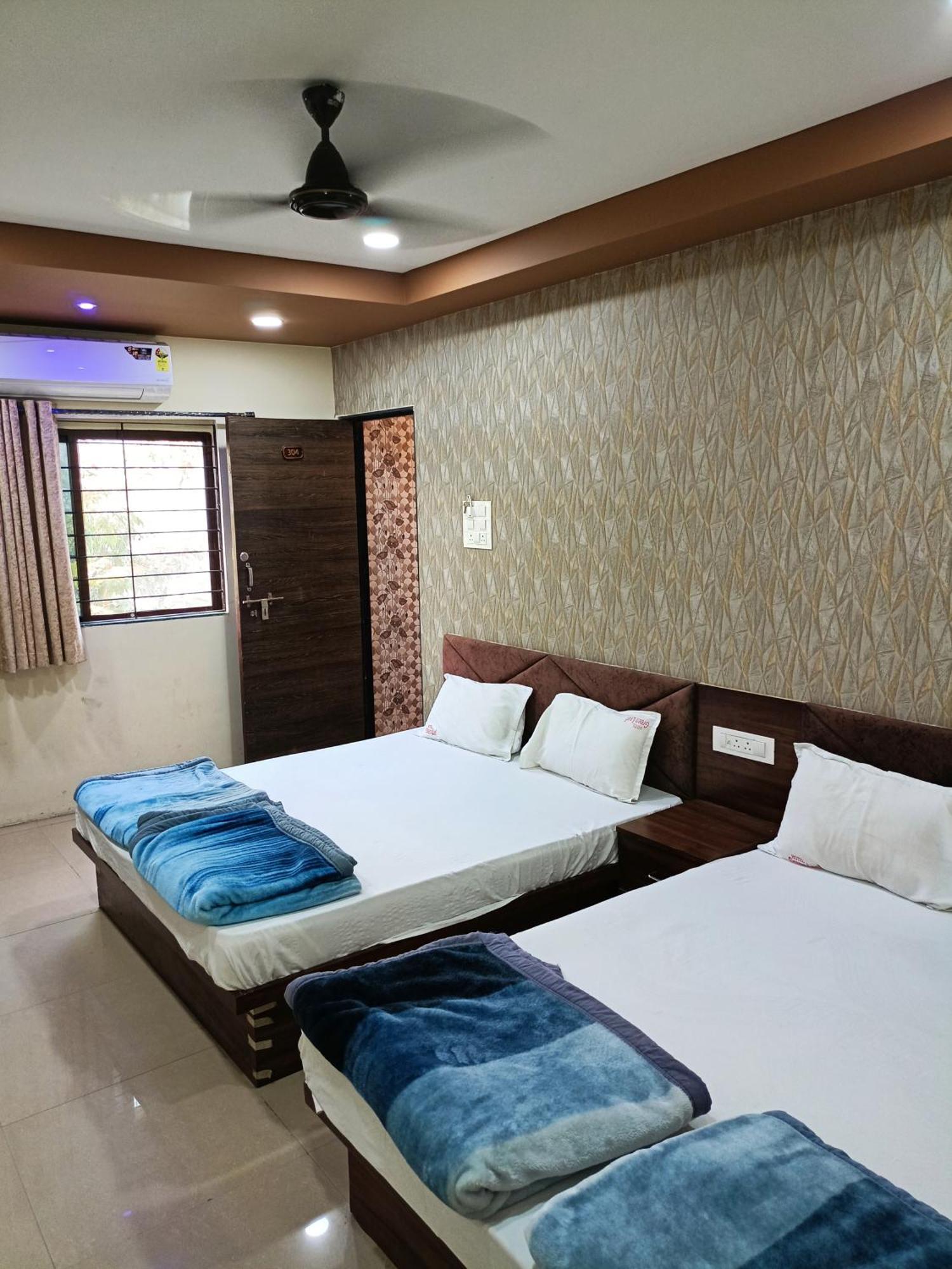 Green Leaf Hotel อุจเจน ภายนอก รูปภาพ