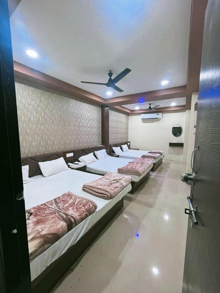 Green Leaf Hotel อุจเจน ภายนอก รูปภาพ