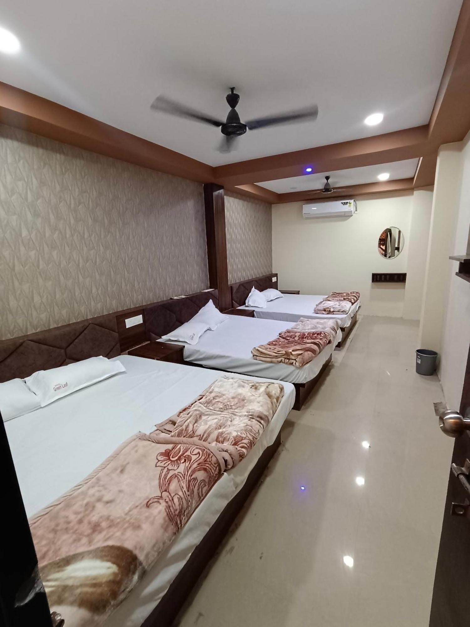 Green Leaf Hotel อุจเจน ภายนอก รูปภาพ
