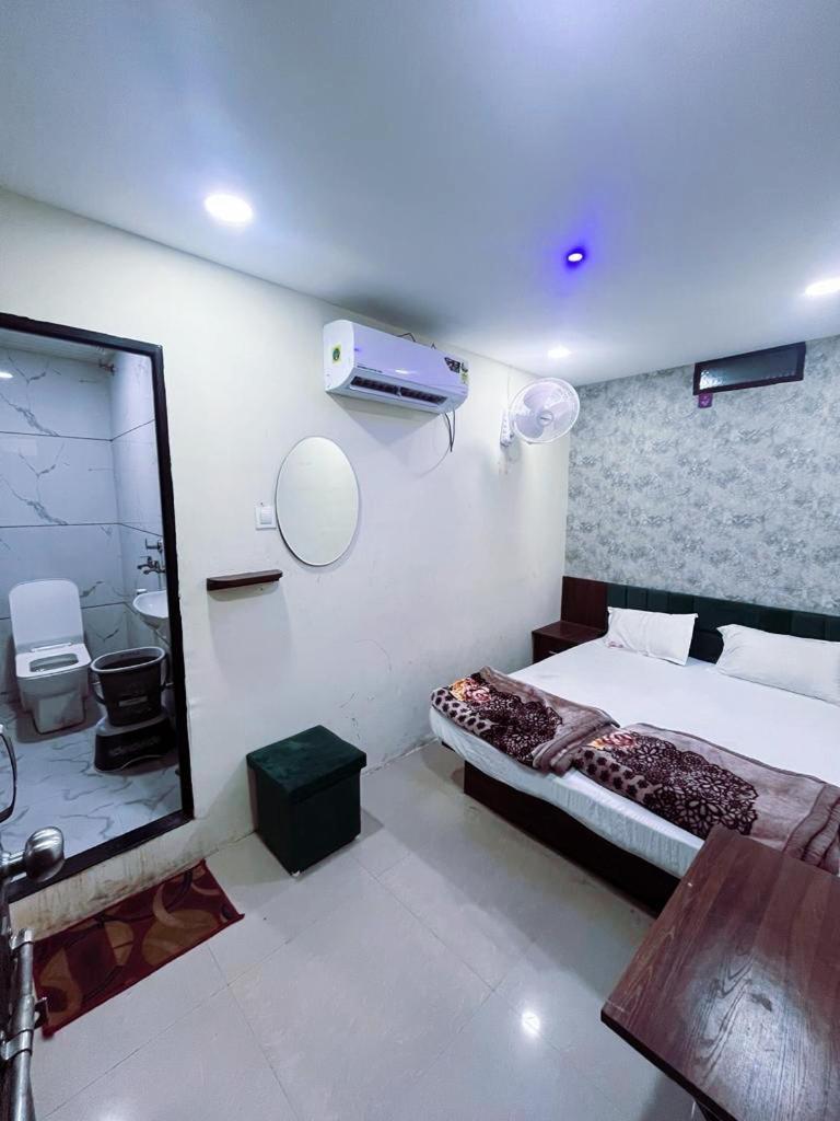 Green Leaf Hotel อุจเจน ภายนอก รูปภาพ