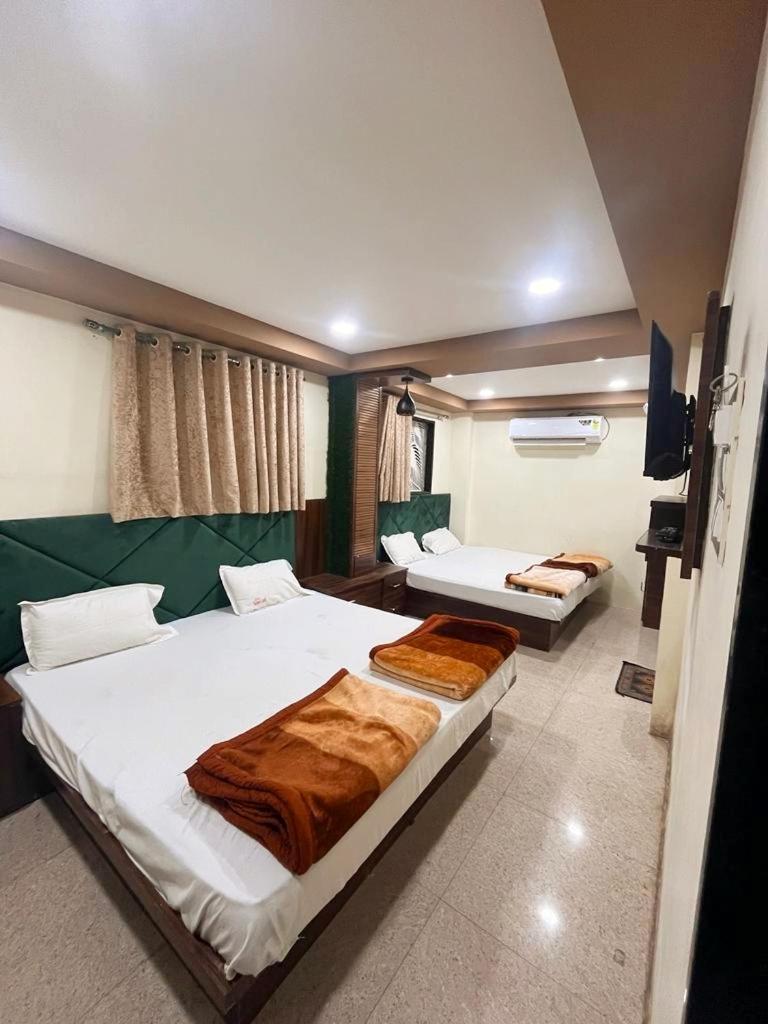 Green Leaf Hotel อุจเจน ภายนอก รูปภาพ