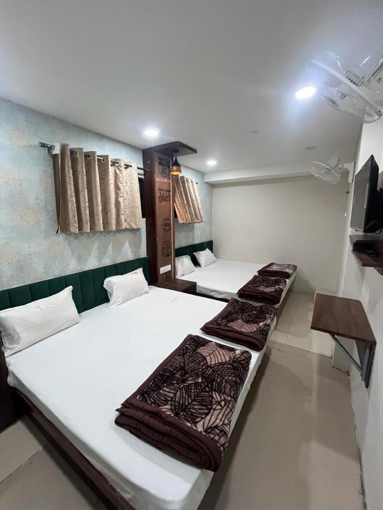 Green Leaf Hotel อุจเจน ภายนอก รูปภาพ