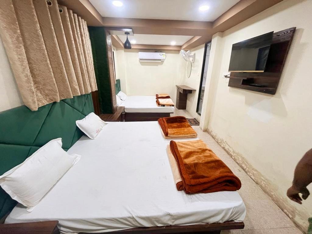 Green Leaf Hotel อุจเจน ภายนอก รูปภาพ