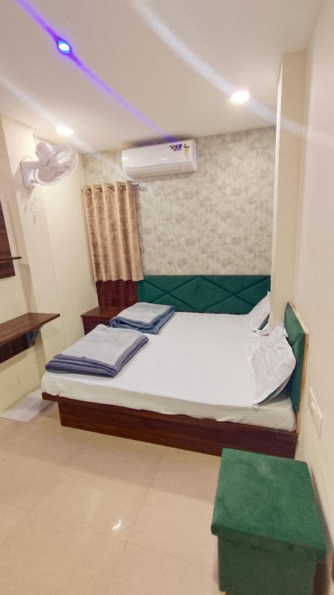 Green Leaf Hotel อุจเจน ภายนอก รูปภาพ