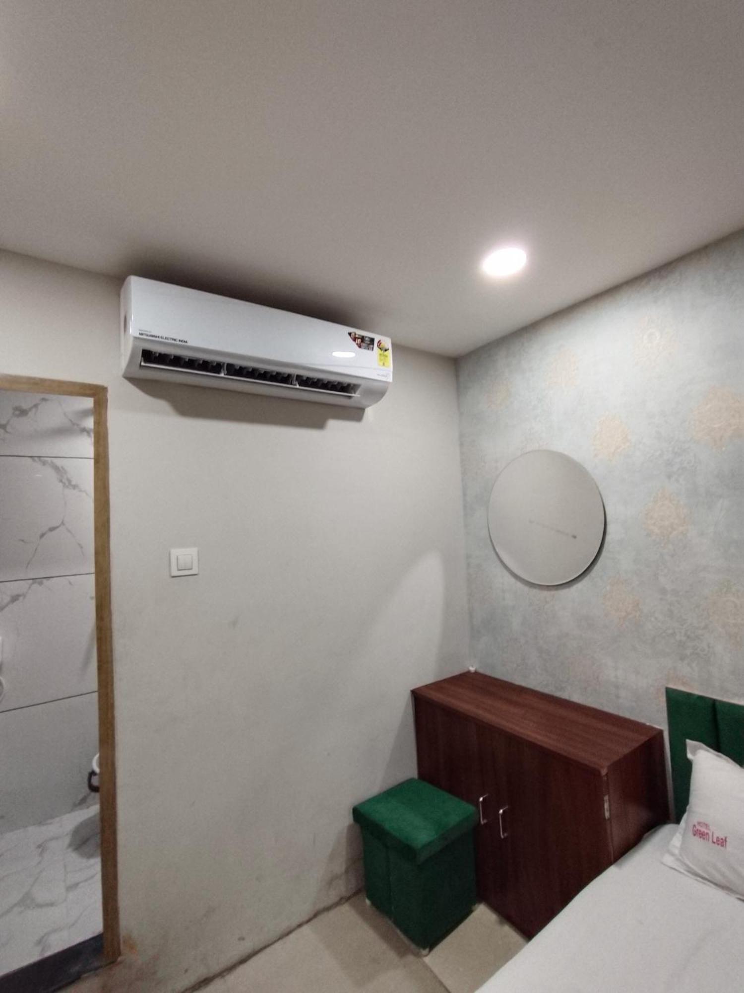 Green Leaf Hotel อุจเจน ภายนอก รูปภาพ